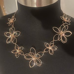 Floral pattern necklace